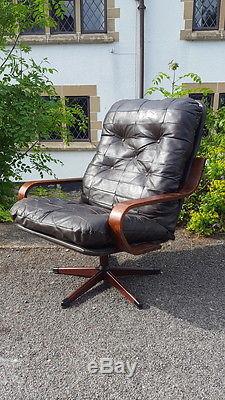 A Funky Retro Vintage Aged Leather Office/Armchair/Gaming/Lounge Swivel Chair