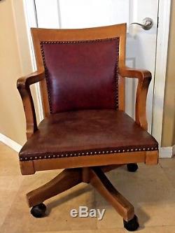 ANTIQUE JOHNSON COMPANY OAK LEATHER UPHOLSTERED OFFICE SWIVEL CHAIR With ARM RESTS