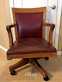ANTIQUE JOHNSON COMPANY OAK LEATHER UPHOLSTERED OFFICE SWIVEL CHAIR With ARM RESTS