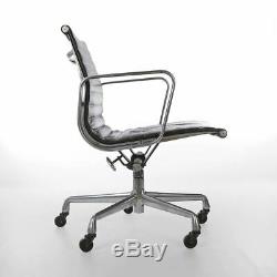 Black Herman Miller Original Eames EA335 Office Chair Castor base