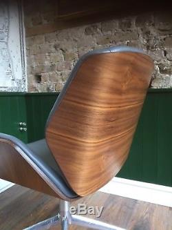 Boss Design Kruze Grey Leather / Walnut Office Reception Tub Chairs