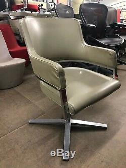 Brunner Leather Tempus Chair with 4-Spoke base & Armrest
