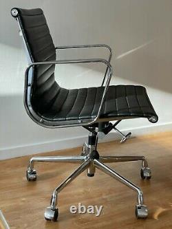 Charles Eames EA117 Black/Chrome Deluxe Leather Office Style Chair mint cond