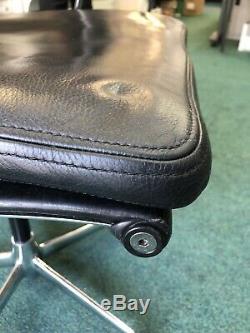 Charles Eames EA217 pad chair Black leather Genuine Icf Original