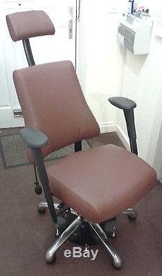 Ergonomic genuine leather Axia Plus office chair (Tempur foam) with locking base