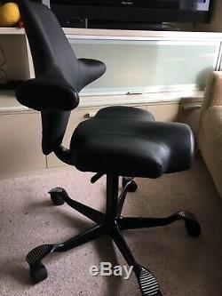 HAG Capisco 8106 Ergonomic Sit / Stand chair Saddle Seat Black Faux Leather