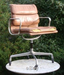 Herman Miller Eames soft pad Aluminium Group desk chair fatigued Brown Leather