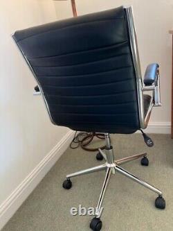 Luxury office chair black Used