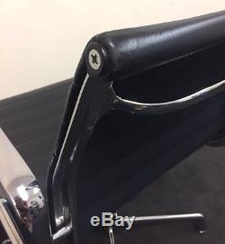 Original Vitra Charles & Ray Eames EA117 Beautiful Black leather & Chrome