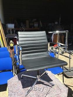 Original Vitra Charles & Ray Eames Ea 108 Leather ribbed chair in chrome