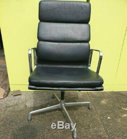 Original charles Eames soft pad black leather chair