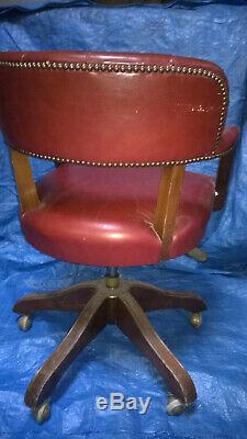 Red Leather Office Chair. Antique style. Adjustable height. Used condition
