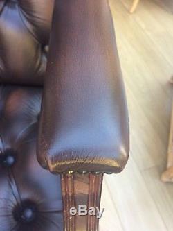 Walnut Leather Swivel Chesterfield Captains Office Chair mint Condition